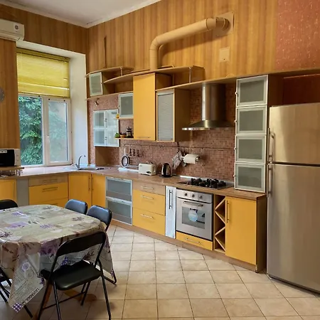 тихий центр одессы, 120 м2, 3 спальни, 2 балкона Apartment *
